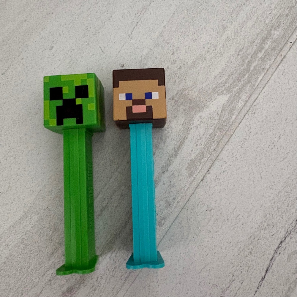 Bundle 2 Minecraft PEZ‎ Candy Dispensers Creeper Steve Set Collectible